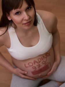 Schwangere wenige Wochen vor der Geburt