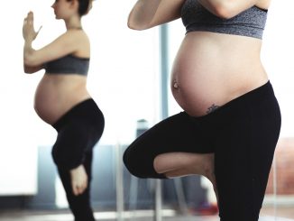 Schwangere Frauen beim Geburtsvorbereitungskurs.